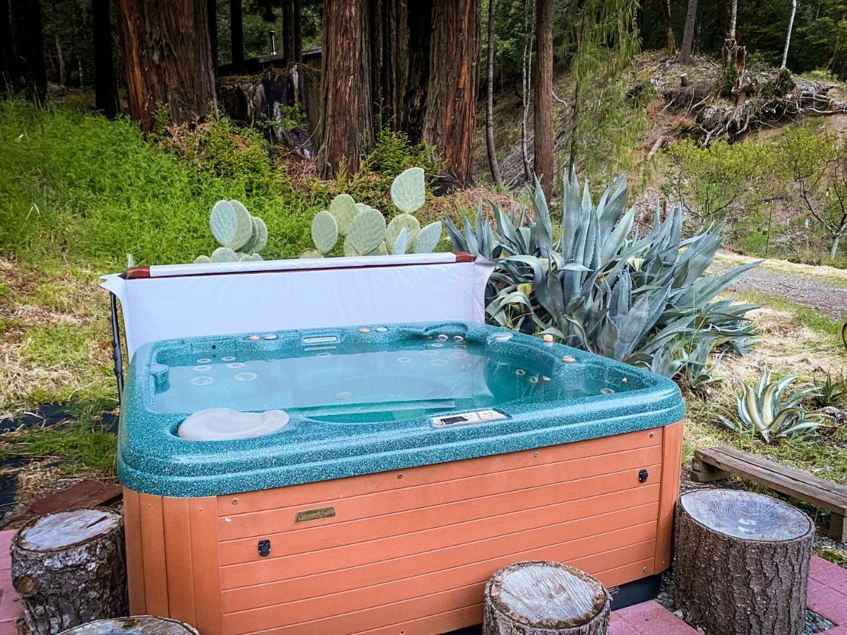 Glamping In The Redwoods With A Hot Tub! Hotel Garberville Exterior foto